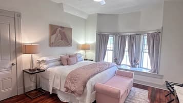 2 bedrooms, desk, iron/ironing board, free WiFi
