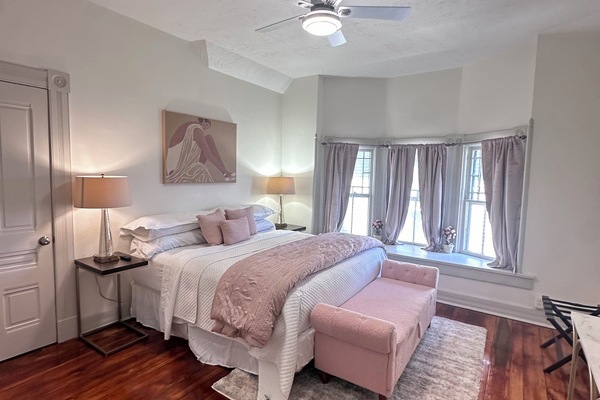 2 bedrooms, desk, iron/ironing board, free WiFi