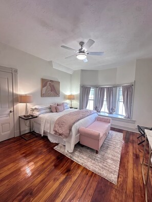 2 bedrooms, desk, iron/ironing board, free WiFi