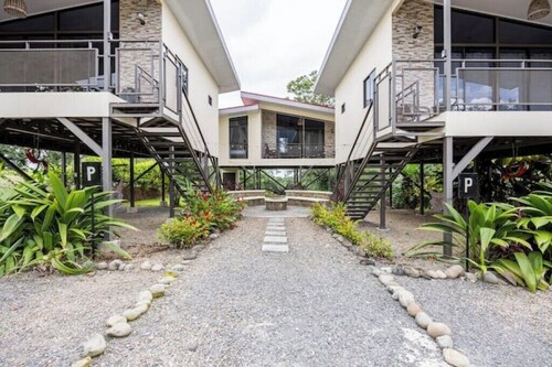 Villa Pura Vida / Villas of Arenal
