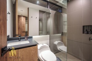 Toallas y papel de baño