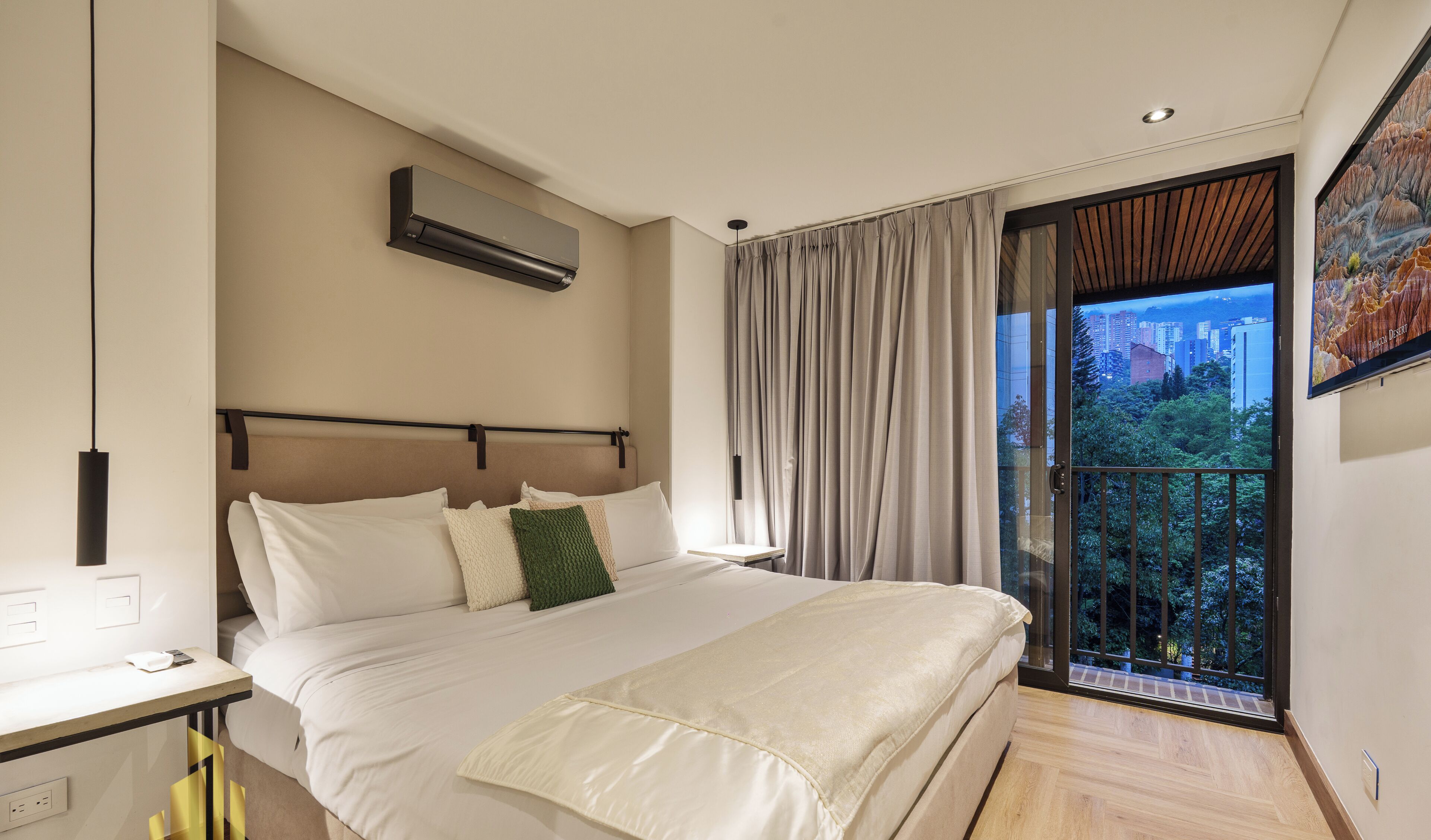 3 chambres, fer et planche à repasser, Wi-Fi, draps fournis
