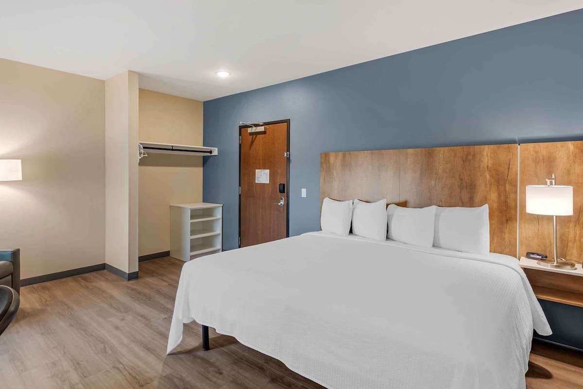 Studio Standar, 1 Tempat Tidur King, Bebas Asap Rokok, lemari es & microwave | Seprai premium, meja kerja, dan ruang kerja ramah laptop