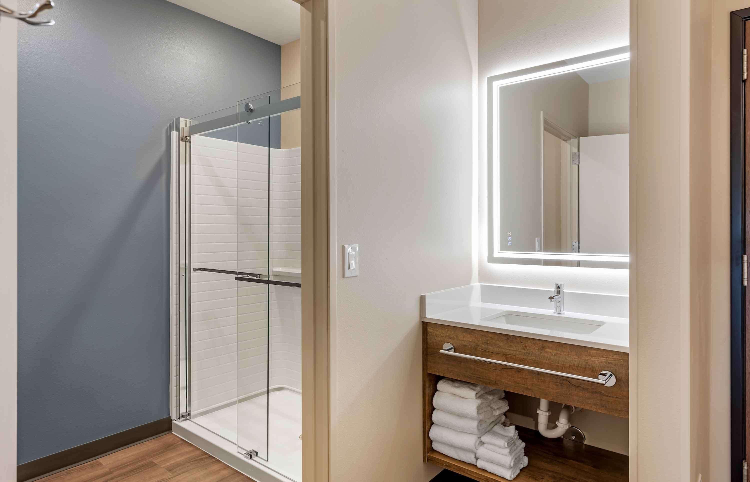 Premium Studio, 2 Queen Beds, Non Smoking, Refrigerator & Microwave | Bathroom | Shower, hair dryer, towels