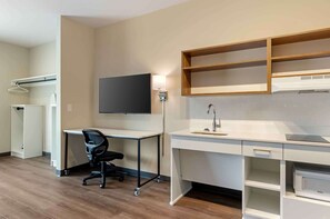 Premium bedding, laptop workspace, iron/ironing board, free WiFi - Extended Stay America Premier Suites - Harrisonburg (Harrisonburg)