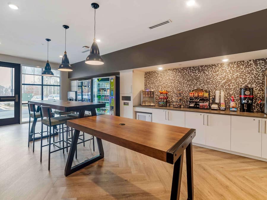 Sudah termasuk sarapan dibawa pulang setiap hari