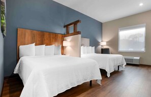 Estudio superior, 2 camas de matrimonio, no fumadores | Ropa de cama de alta calidad y espacio para trabajar con un portátil