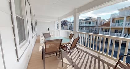 Beach House: POOL, Boardwalk, 1 Min to Beach