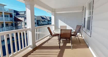 Beach House: POOL, Boardwalk, 1 Min to Beach