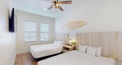 Beach House: POOL, Boardwalk, 1 Min to Beach