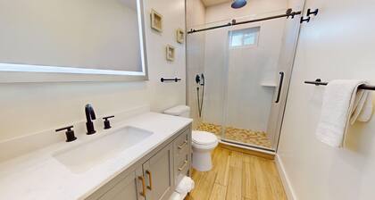 Beach House: POOL, Boardwalk, 1 Min to Beach