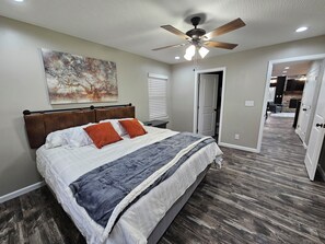 3 bedrooms, desk, WiFi, bed sheets - Wooded Family Paradise (Milford Center)