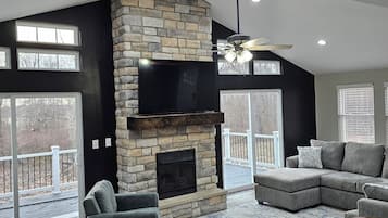 Smart TV, fireplace