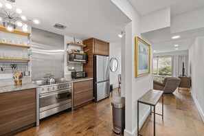 Micro-ondes, four, plaque de cuisson, lave-vaisselle