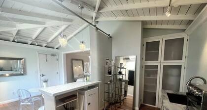 NEW Peaceful Studio Unit - 3 Blocks from the beach