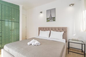 3 habitaciones, tabla de planchar con plancha, wifi y ropa de cama 