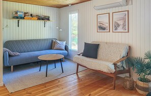 TV, fireplace - Gorgeous home in Læsø with WiFi (Læsø)