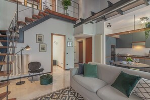 Apartment, eingeschränkter Seeblick | Wohnzimmer