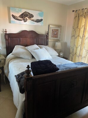 2 bedrooms, iron/ironing board, WiFi, bed sheets - Beautifully Renovated Oceanview Condo (Encinitas)