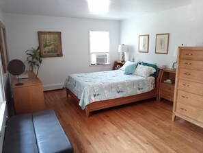 2 chambres, fer et planche à repasser, Wi-Fi gratuit, draps fournis