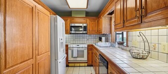 Oceanpark Oasis, Ocean View Balcony, 3 BD, King Bed, 5 Min Walk to Beach, Arcade