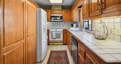 Oceanpark Oasis, Ocean View Balcony, 3 BD, King Bed, 5 Min Walk to Beach, Arcade