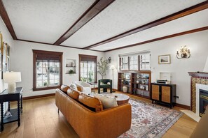 Smart TV, chimenea y videojuegos 