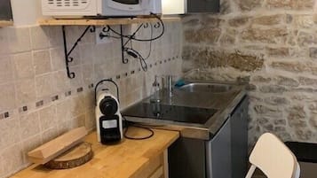 Fridge, microwave, stovetop, coffee/tea maker