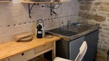 Fridge, microwave, stovetop, coffee/tea maker