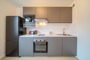 Fridge, microwave, oven, stovetop - Charmant 4 pers Halle Tony Garnier (Lyon)
