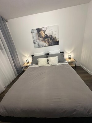 2 habitaciones, tabla de planchar con plancha, wifi y ropa de cama 