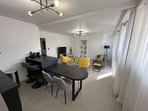 Interior - ✨ Bright apartment with balcony – Charpennes Metro / Cours Émile-Zola (Villeurbanne)