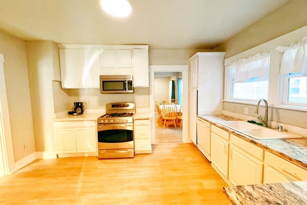 ثلاجة، ميكروويف، فرن، موقد طهي مسطح