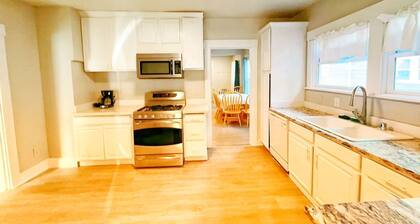 3BR/3BA Base, Expand to 6BR for extra cost, Sleeps up to 14, Central & Cozy home