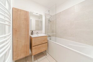 Hair dryer, towels - Large, bright apartment with balcony – Villeurbanne (Villeurbanne)