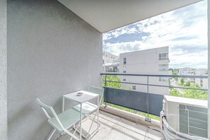 Outdoor dining - Large, bright apartment with balcony – Villeurbanne (Villeurbanne)