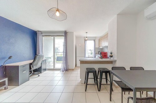 Large, bright apartment with balcony – Villeurbanne