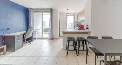 Large, bright apartment with balcony – Villeurbanne