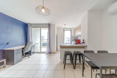 Large, bright apartment with balcony – Villeurbanne