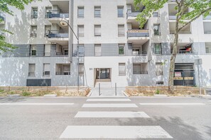 Exterior - Large, bright apartment with balcony – Villeurbanne (Villeurbanne)