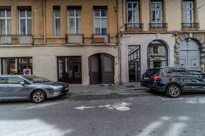 Exterior - 🏠 Charming Duplex in the Heart of Lyon – Ideal for 2 travelers 🌟 (Lyon)