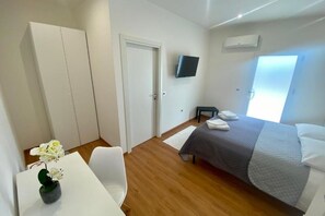 1 habitación, wifi y ropa de cama