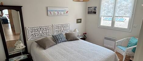 2 bedrooms, iron/ironing board, travel cot, WiFi