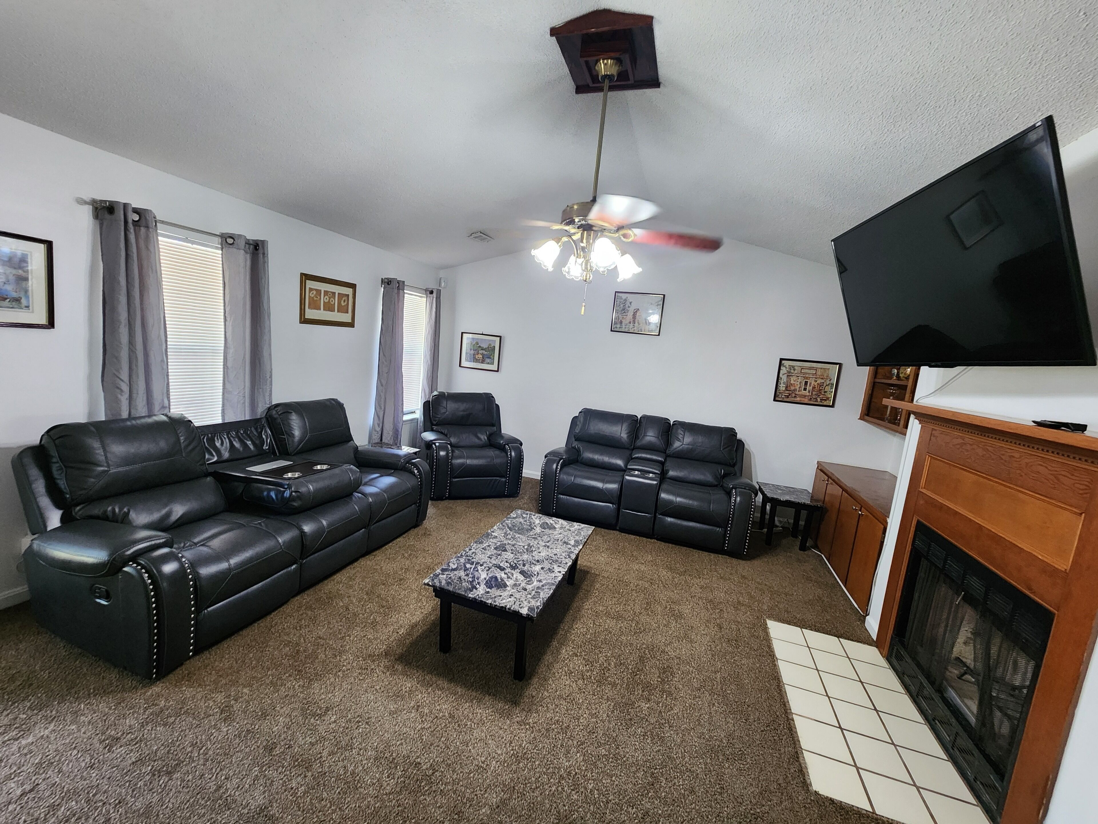 Entire 3-bedroom 2 Bath Home mins from Charleston