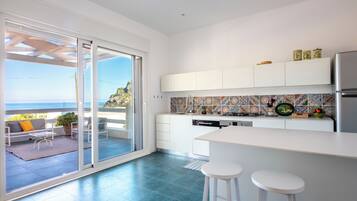 House, Garden View | Private kitchen | Fridge, oven, stovetop, dishwasher