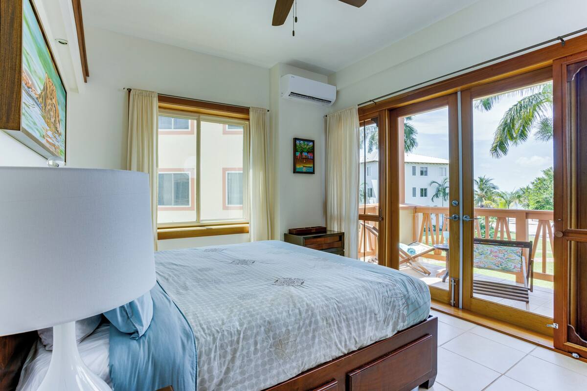 Condo dành cho gia đình, 2 phòng ngủ, quang cảnh một góc biển | Két bảo mật tại phòng, bàn ủi/dụng cụ ủi quần áo 