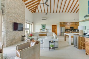 In-room safe, iron/ironing board, free WiFi, bed sheets - Marazul Belize (Placencia)