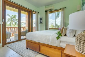 In-room safe, individually decorated, individually furnished - Marazul Belize (Placencia)