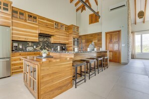 Luxury Penthouse, Sea View, Beachfront | Private kitchen | Full-sized fridge, microwave, oven, stovetop - Marazul Belize (Placencia)