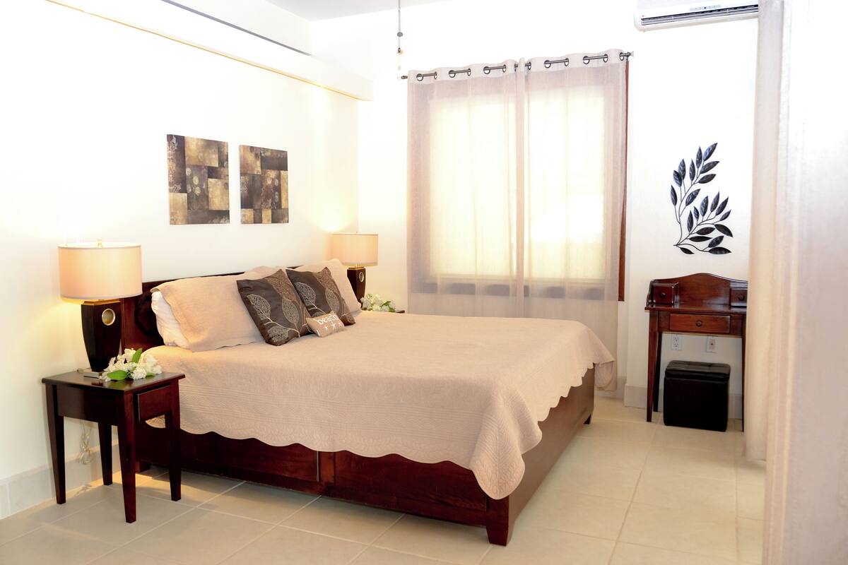 Condo dành cho gia đình, 4 phòng ngủ, quang cảnh một góc biển, tầng trệt | Két bảo mật tại phòng, bàn ủi/dụng cụ ủi quần áo 
